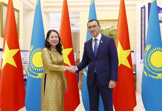 Phó Chủ tịch nước hội kiến Chủ tịch Thượng viện Kazakhstan ảnh 1