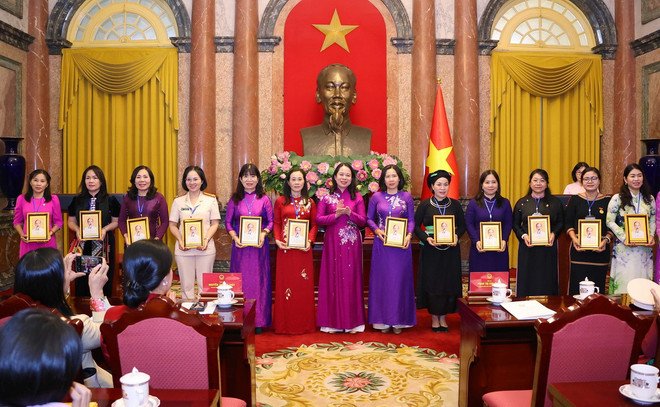 ttxvn pho_chu_tich_nuoc_gap_mat_can_bo_chuyen_trach_hoi_lien_hiep_phu_nu_tieu_bieu_toan_quoc_2_resize.jpg