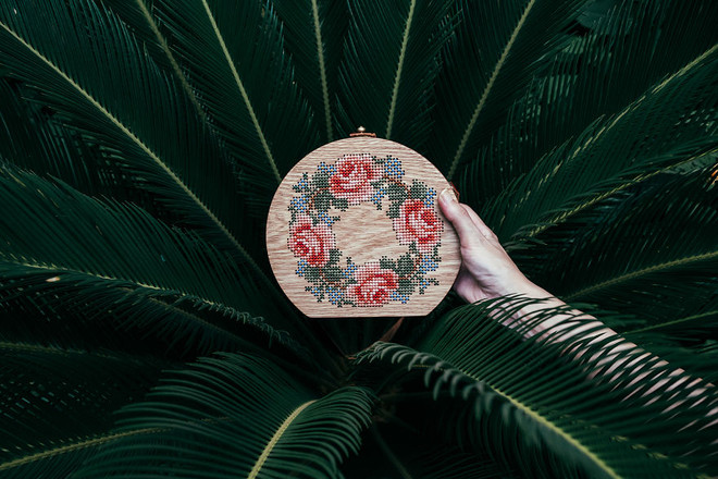 [Photo] Bộ sưu tập túi xách đẹp "mê hoặc" từ gỗ và da ảnh 2