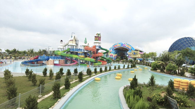 Công viên nước Vịnh Kỳ Diệu-The Amazing Bay trong ngày đầu mở cửa. (Ảnh: Lê Xuân/TTXVN) Công viên nước lớn nhất Việt Nam chính thức mở cửa đón khách ảnh 1