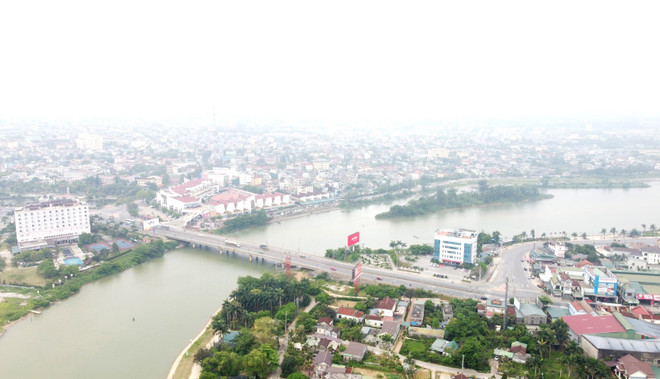 Sông Hiếu tại thành phố Đông Hà (Quảng Trị). (Ảnh: Nguyên Lý/TTXVN) 50 năm giải phóng Quảng Trị: Hiện thực hóa khát vọng vươn lên ảnh 1