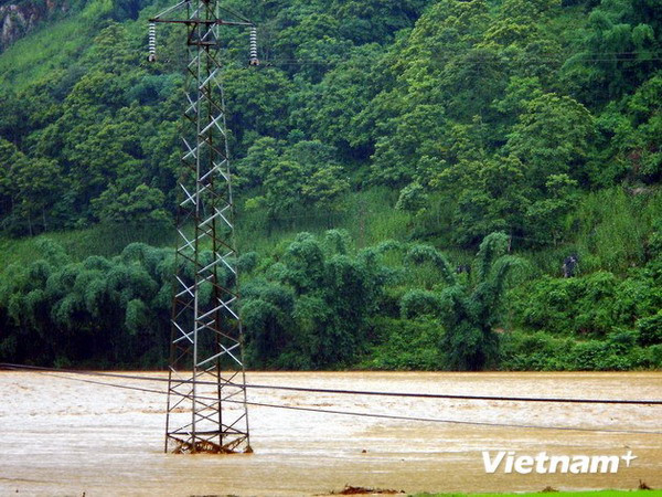 Trên 14.400 khách hàng bị mất điện do ảnh hưởng bão lũ ảnh 1