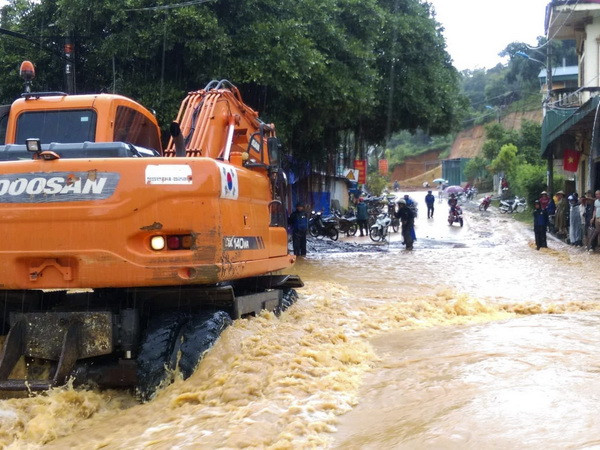 Mưa lũ gây ách tắc cục bộ nhiều tuyến đường ở Điện Biên ảnh 1