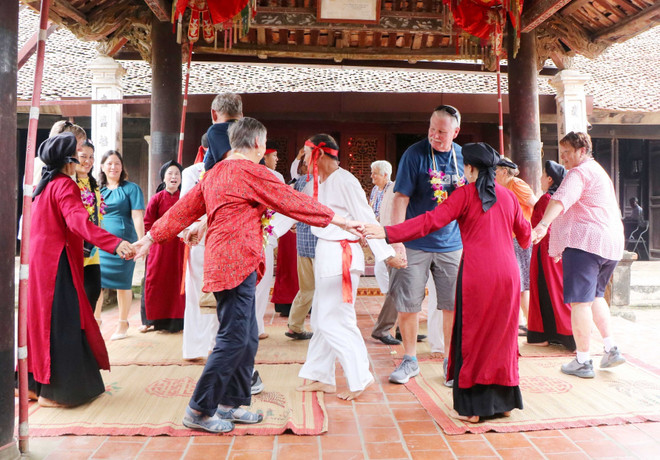 Phú Thọ đón đoàn khách du lịch quốc tế bằng đường thủy ảnh 2