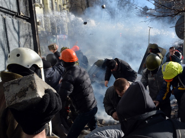 Tổng thống Ukraine: Người biểu tình đã "vượt giới hạn" ảnh 1