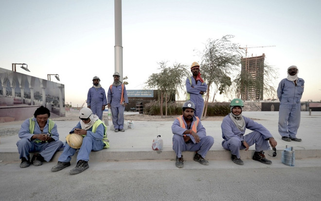 Lao động nhập cư tại Qatar. (Nguồn: Al Jazeera) Lao động nước ngoài rút khỏi Qatar do xung đột ngoại giao vùng Vịnh ảnh 1