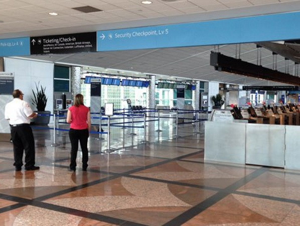 Kiện hàng khả nghi gây náo loạn Sân bay quốc tế Denver ở Mỹ ảnh 1