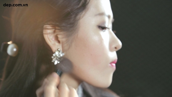 Biến hóa từ makeup ban ngày thành gương mặt lộng lẫy cho tiệc đêm ảnh 9