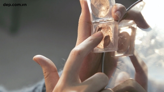 Biến hóa từ makeup ban ngày thành gương mặt lộng lẫy cho tiệc đêm ảnh 3