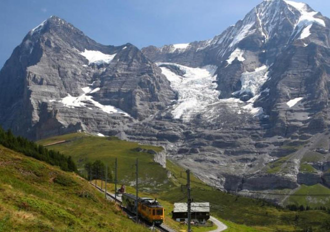 Thụy Sĩ bác bỏ lời kêu gọi cấm nhiên liệu hóa thạch từ năm 2050 ảnh 1