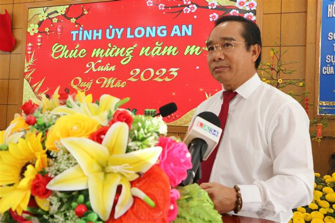 Bí thư Tỉnh ủy, Chủ tịch HĐND tỉnh Long An Nguyễn Văn Được tại buổi tiếp các đồng lãnh đạo, nguyên lãnh đạo Trung ương và đồng hương thăm, chúc Tết Đảng bộ, chính quyền và nhân dân tỉnh. (Ảnh: Thanh Bình/TTXVN) Long An phấn đấu năm 2023 tăng trưởng tổng sản phẩm quốc nội từ 8-8,5% ảnh 1