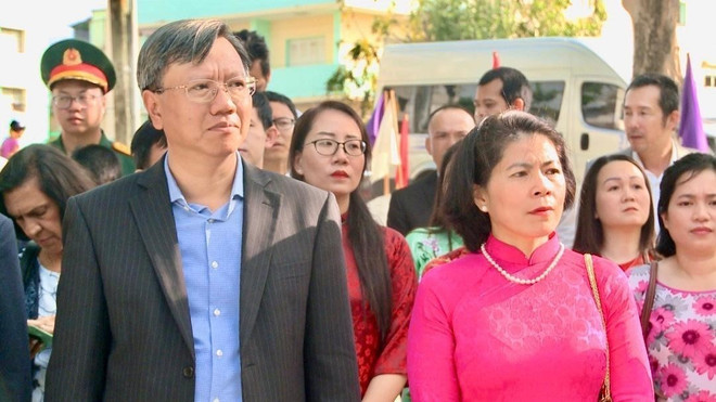 Ông Lê Quang Long, Đại sứ Việt Nam tại Cuba và phu nhân tại lễ kỷ niệm 134 năm ngày sinh của Chủ tịch Hồ Chí Minh. (Ảnh: Mai Phương/TTXVN) TTXVN_1805DaisuVietnamCuba.jpg