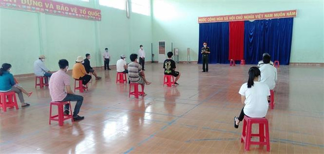 Bị phạt 10,5 triệu đồng vì đi ăn cưới khi đang phải cách ly tại nhà ảnh 1