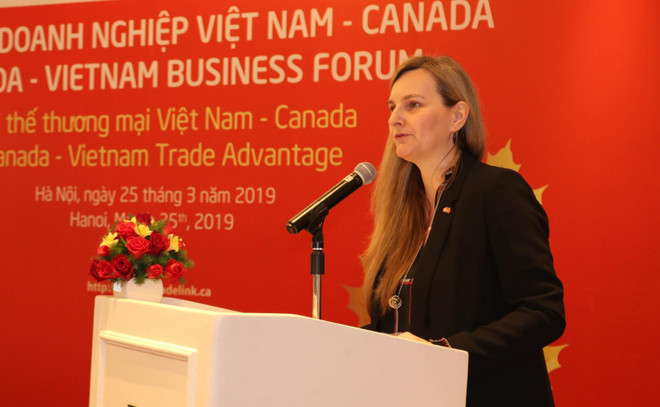 Bà Stefania Szabo, CEO của Canada Trade Link phát biểu tại Hội thảo. (Ảnh: PV/Vietnam+) CPTPP: “Cánh cửa” mở rộng cho các mặt hàng xuất khẩu vào Canada ảnh 1