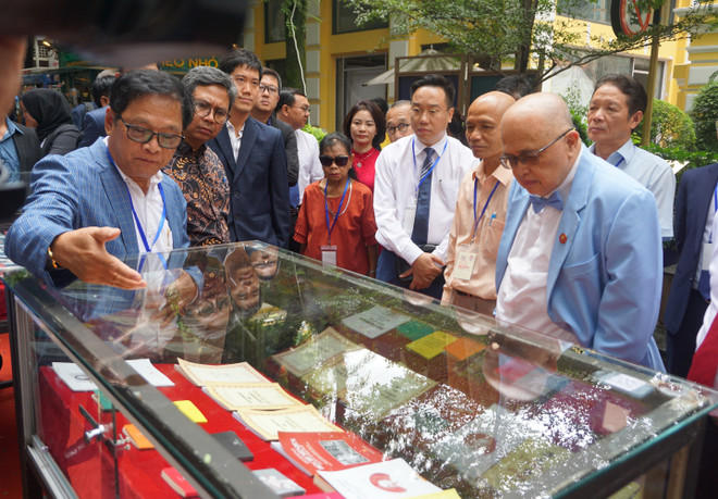 Triển lãm Sách về Chủ tịch Hồ Chí Minh và lãnh đạo Đảng, Nhà nước ảnh 1