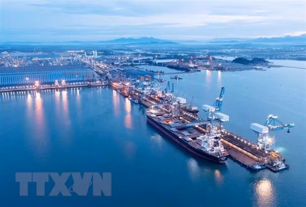  Quảng Ngãi: Đẩy mạnh khai thác lợi thế Cảng Nước sâu Dung Quất ảnh 1
