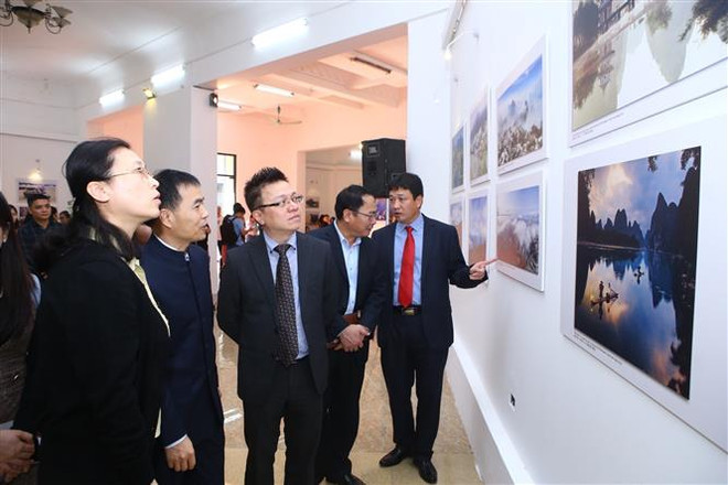 Khai mạc triển lãm ảnh 'Ấn tượng Việt Nam-Trung Quốc 2018' ảnh 1
