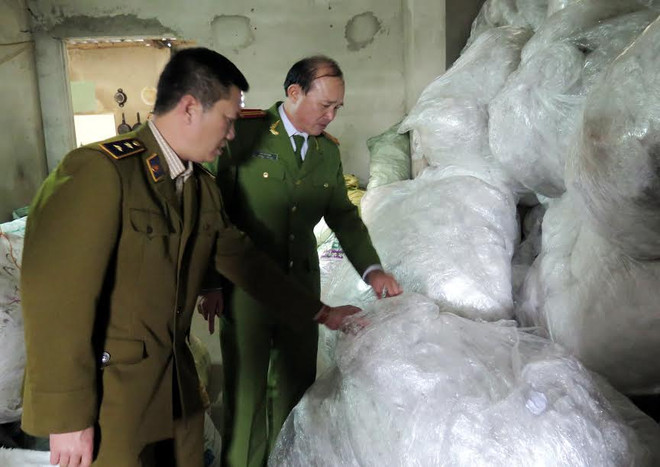 Hà Tĩnh: Tịch thu nguyên liệu không nguồn gốc của cơ sở sản xuất nhựa ảnh 1