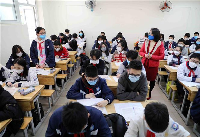 Bộ trưởng Bộ GD-ĐT: Không cứng nhắc cố định thời điểm kết thúc năm học ảnh 2