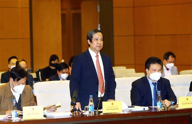 Bộ trưởng Bộ GD-ĐT: Không cứng nhắc cố định thời điểm kết thúc năm học ảnh 1