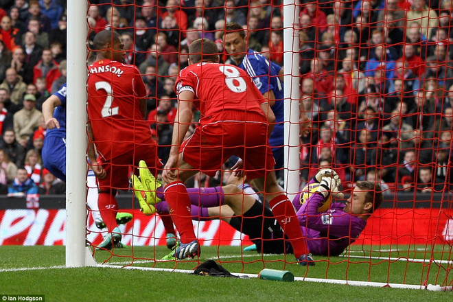 Cận cảnh "bàn thắng ma" trong đại chiến Liverpool-Chelsea ảnh 1