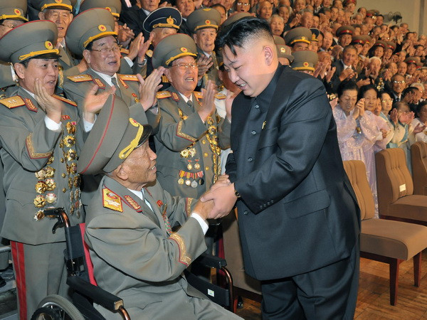 Nhà lãnh đạo Triều Tiên Kim Jong-Un viếng nguyên soái Ri Ul-sol ảnh 1