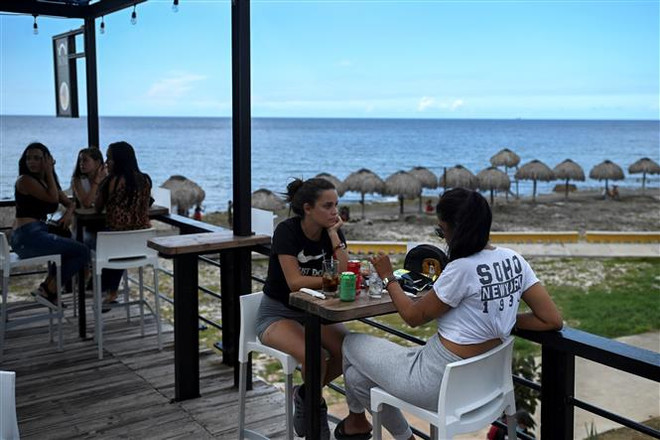 Mỹ thu hồi một loạt những hạn chế với các chuyến bay tới Cuba ảnh 1