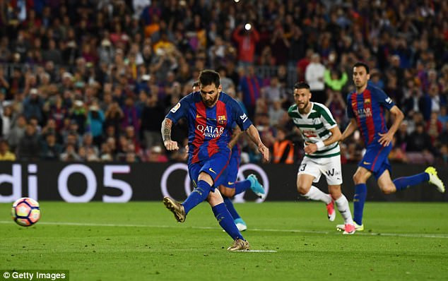 Barcelona mất ngôi vương, Messi vẫn lập cú đúp danh hiệu ảnh 1