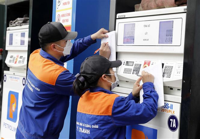 Xây dựng cơ chế giá trần để quản lý thị trường xăng dầu trong nước ảnh 2