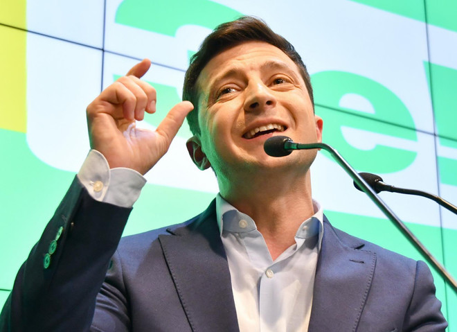 Người dân Ukraine yêu cầu Tổng thống công bố nội dung điện đàm với Nga ảnh 1