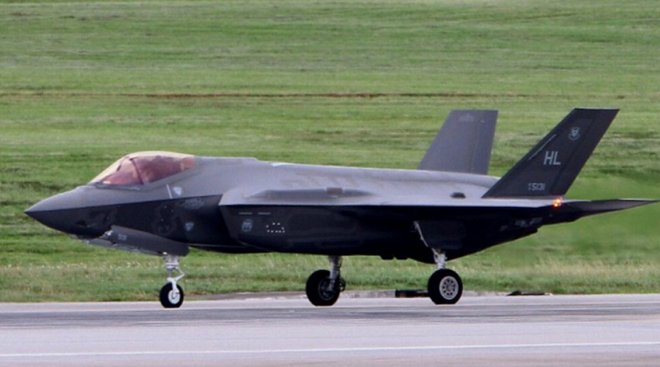Máy bay tàng hình F-35 của Mỹ. (Nguồn: Kyodonews) Nhật Bản tăng cường quân sự đối phó Trung Quốc ở Đông Á ảnh 1