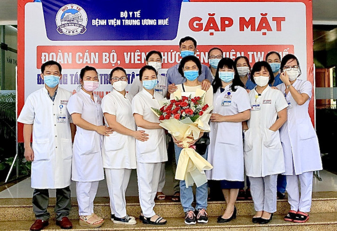 Những nữ chiến sỹ áo blouse trắng kiên cường nơi tuyến đầu chống dịch ảnh 2