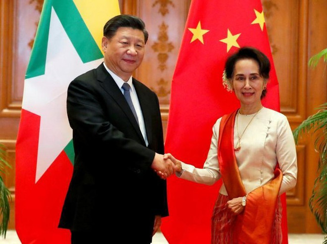 Chủ tịchTrung Quốc Tập Cận Bình và Cố vấn Nhà nước Myanmar Aung San Suu Kyi. (Ảnh: Reuters) Myanmar trở lại dự án Vành đai và Con đường? ảnh 1