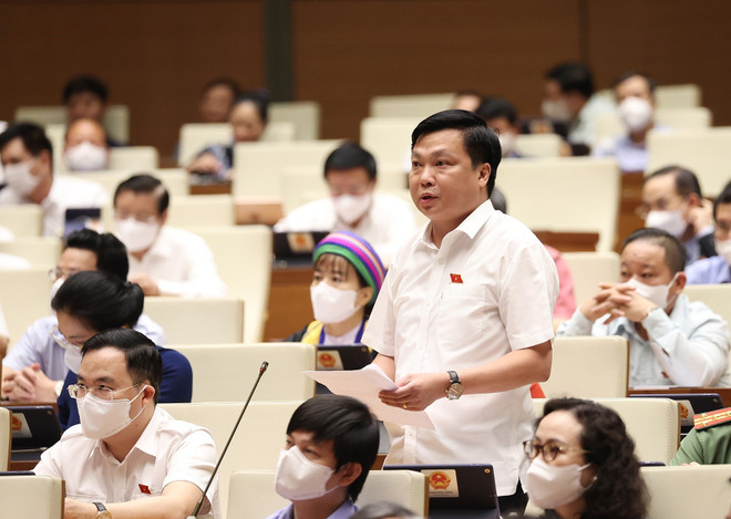 Đại biểu Quốc hội tỉnh Hà Nam Phạm Hùng Thắng phát biểu. (Ảnh: Dương Giang/TTXVN) Xây dựng nông thôn trở thành những miền quê đáng sống ảnh 2