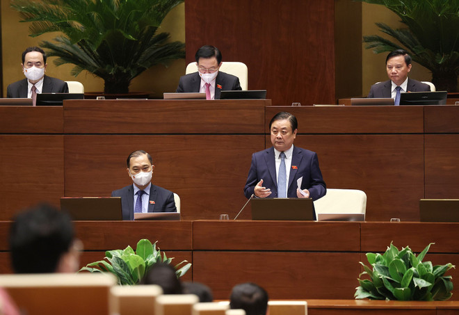 Bộ trưởng Bộ Nông nghiệp và Phát triển Nông thôn Lê Minh Hoan giải trình ý kiến đại biểu Quốc hội nêu. (Ảnh: Dương Giang/TTXVN) Xây dựng nông thôn trở thành những miền quê đáng sống ảnh 1