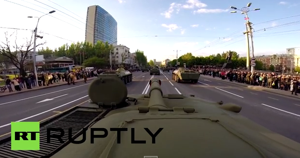 Xe tăng dự lễ duyệt binh ở Quảng trường Đỏ được gắn camera GoPro ảnh 1