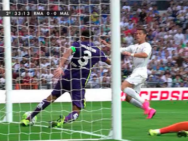 Real hụt ngôi đầu La Liga vì... mất oan bàn thắng vào lưới Malaga ảnh 1