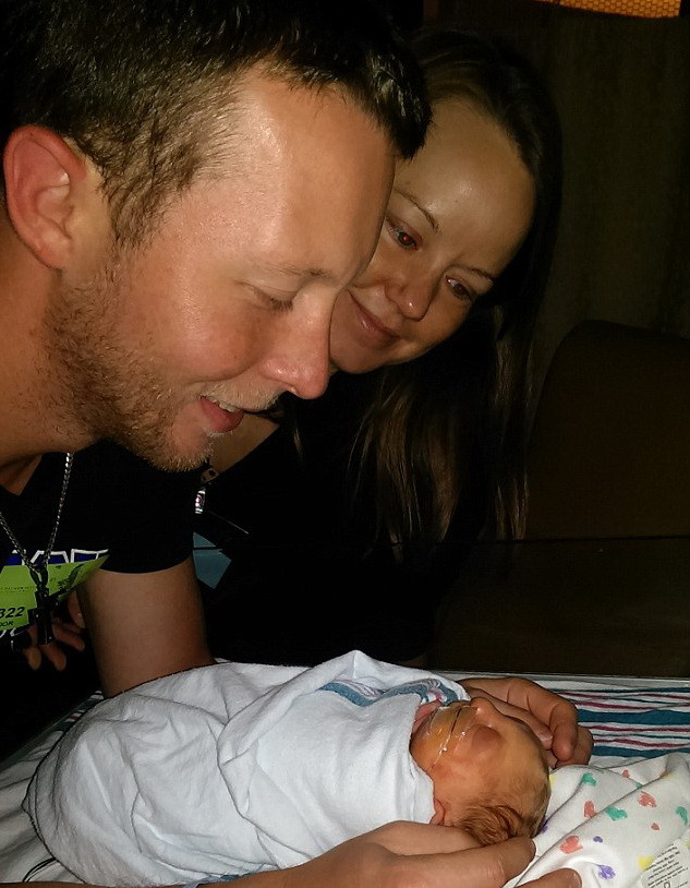 Cậu bé mất não bẩm sinh sống sót thần kỳ đón sinh nhật đầu tiên ảnh 3