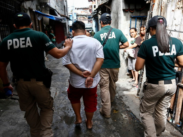 Tổng thống Philippines yêu cầu cảnh sát trở lại chiến dịch ma túy ảnh 1