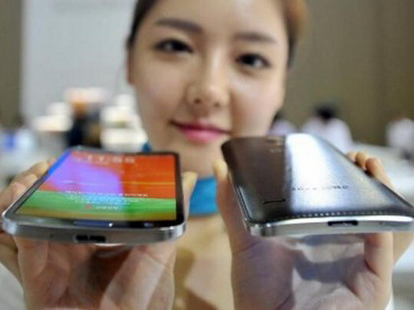 Samsung muốn phổ biến màn hình uốn dẻo từ năm 2015 ảnh 1