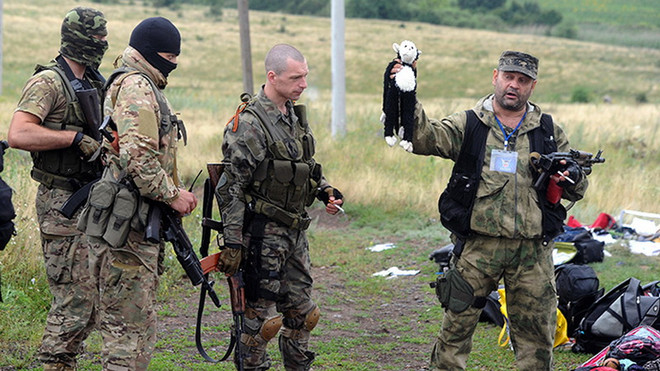 Quân tự vệ thu chiến lợi phẩm vụ MH17: Sự thật đã bị bóp méo ảnh 1