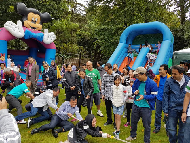 Hơn 400 người tham dự ngày hội ASEAN tưng bừng tại châu Âu ảnh 1