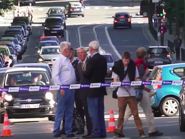 [Video] Cảnh sát Bỉ bắn 1 phụ nữ tấn công hành khách trên xe buýt ảnh 1