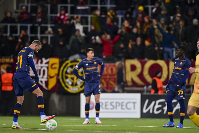 HLV Jose Mourinho nhận thất bại cay đắng nhất trong sự nghiệp ảnh 1