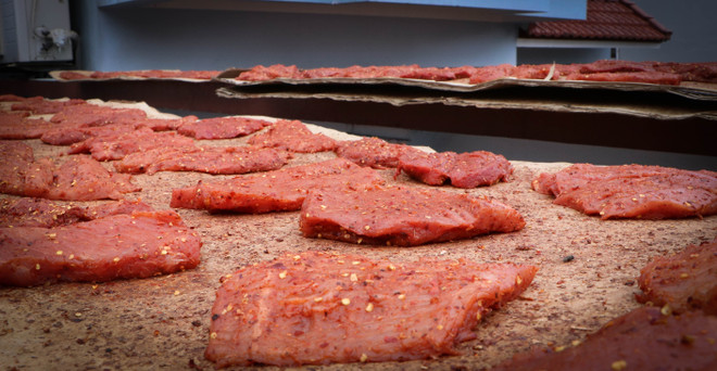 Đồng bào vùng cao Lai Châu chuẩn bị đặc sản thịt sấy phục vụ Tết ảnh 3