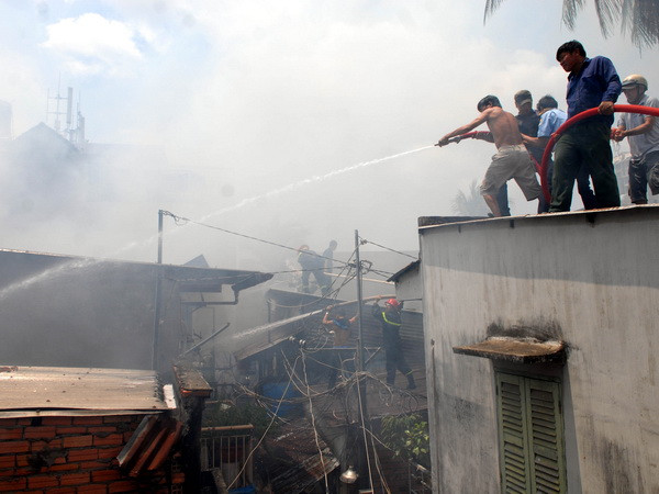 TP HCM: Hỏa hoạn thiêu rụi 5 căn nhà, cháy lan 3 căn khác ảnh 2