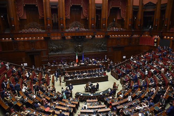 Thủ tướng Italy Giuseppe Conte (giữa) phát biểu tại cuộc họp Hạ viện ở Rome ngày 9/9. (Ảnh: AFP/TTXVN) Để Italy tiếp tục là 'đầu tàu' cùng EU vượt qua khó khăn ảnh 1
