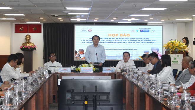 TPHCM: Trao tặng hơn 52.000 đầu sách cho 5 huyện ngoại thành ảnh 1