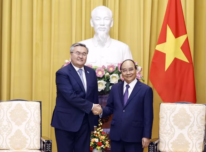 Việt Nam luôn coi trọng quan hệ hữu nghị truyền thống với Kazakhstan ảnh 1