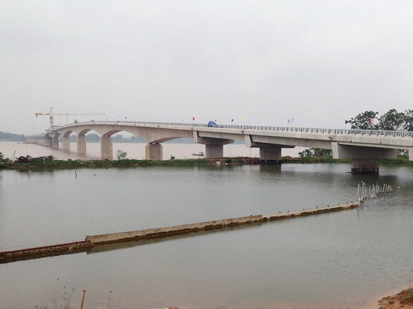 Ngày 31/7 sẽ thông xe cầu Việt Trì-Ba Vì bắc qua sông Hồng ảnh 1